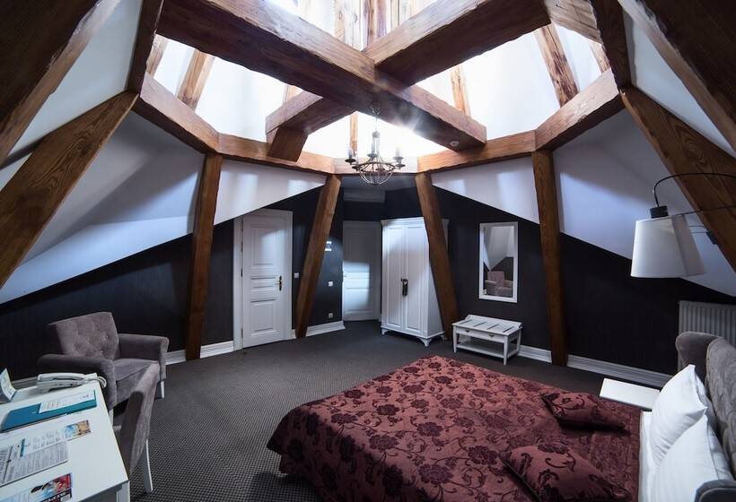 غرفة كومفورت, Modern Art