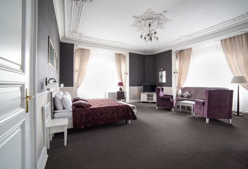 جناح, Modern Art