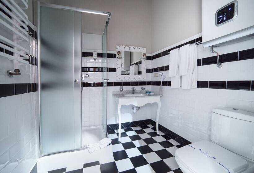 غرفة كومفورت, Modern Art