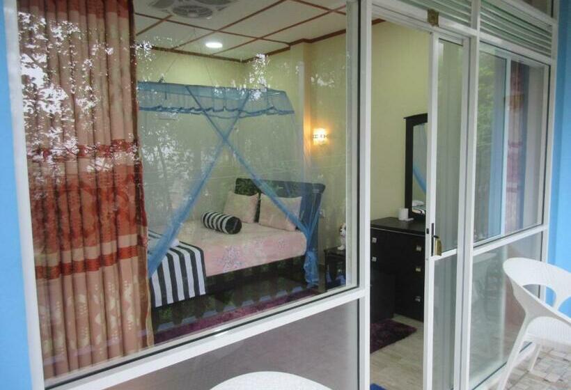 غرفة قياسية مطلة على الجبل, New Blue Home