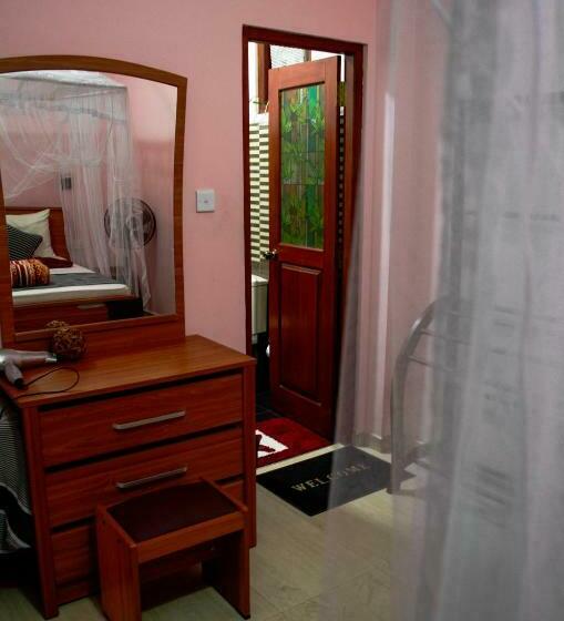 غرفة قياسية ثلاثية, New Blue Home