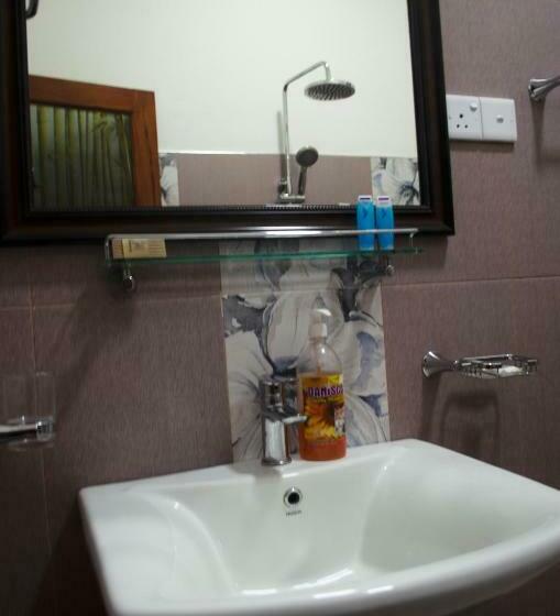 غرفة قياسية ثلاثية, New Blue Home