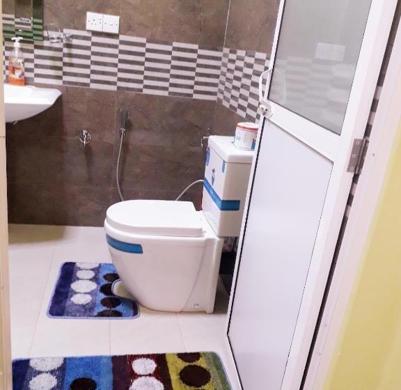 غرفة قياسية ثلاثية, New Blue Home