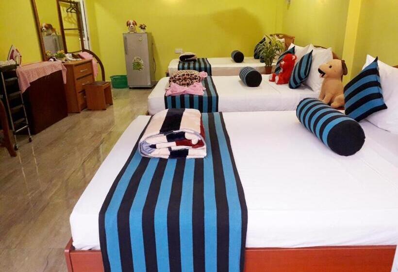 غرفة قياسية ثلاثية, New Blue Home