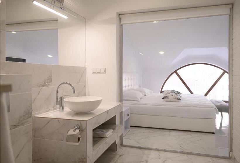 اتاق لوکس, Patio Di Fiori