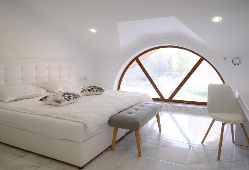 اتاق لوکس, Patio Di Fiori