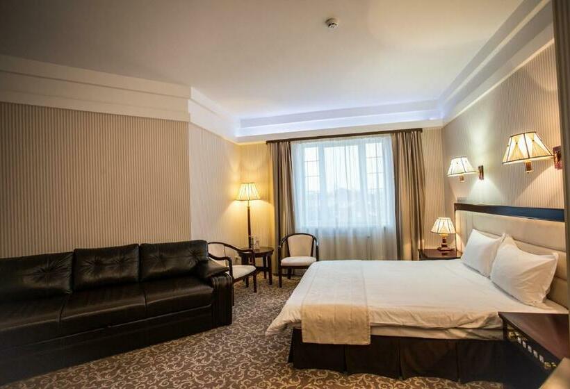 سوییت جونیور, Sofievsky Posad