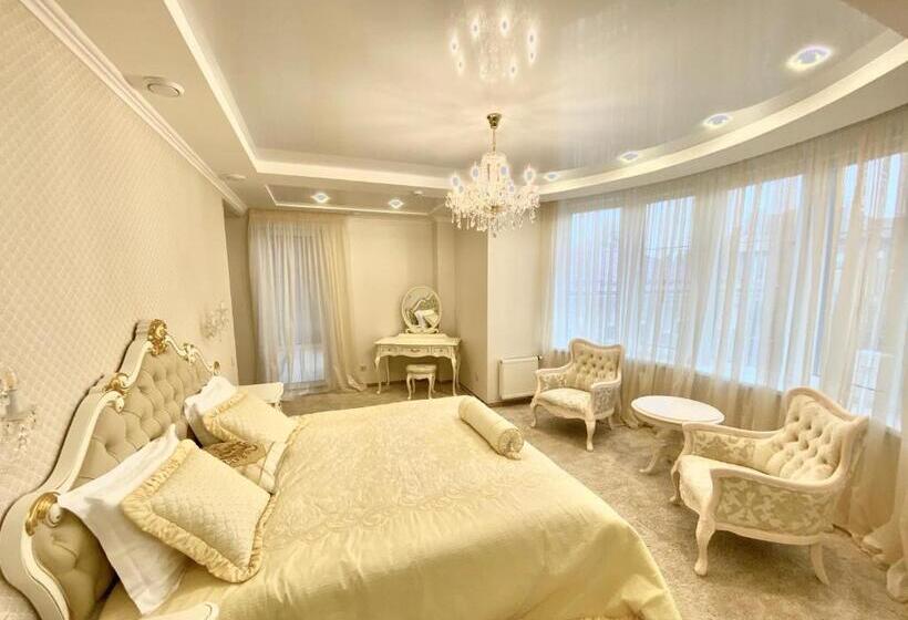 Deluxe Suite King Bed, Sofievsky Posad