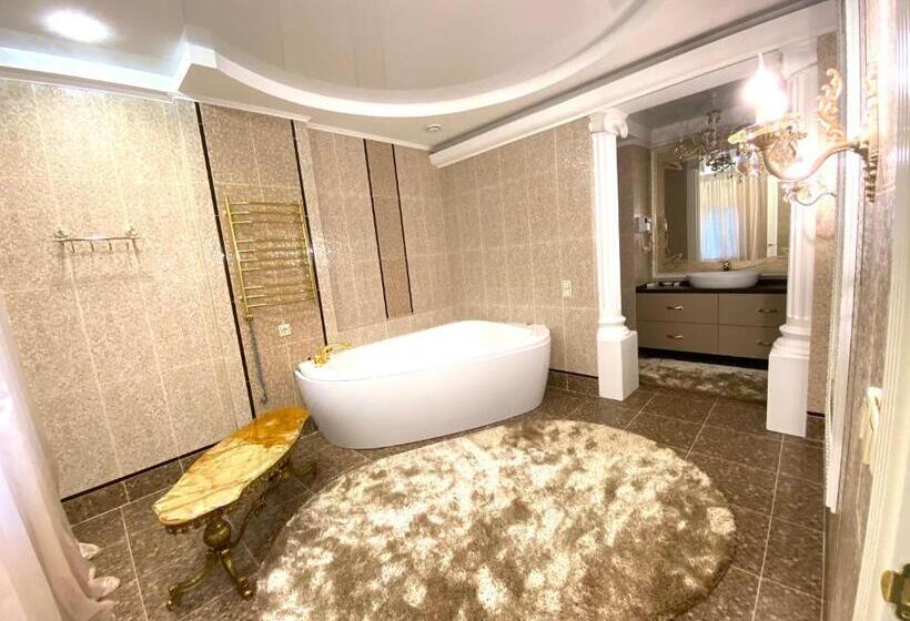 Deluxe Suite King Bed, Sofievsky Posad