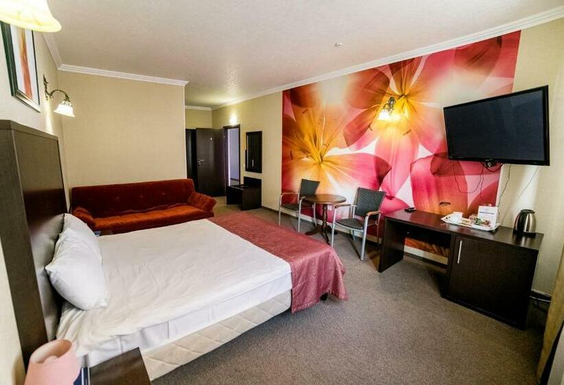 סוויטת ג'וניור, Solomiya