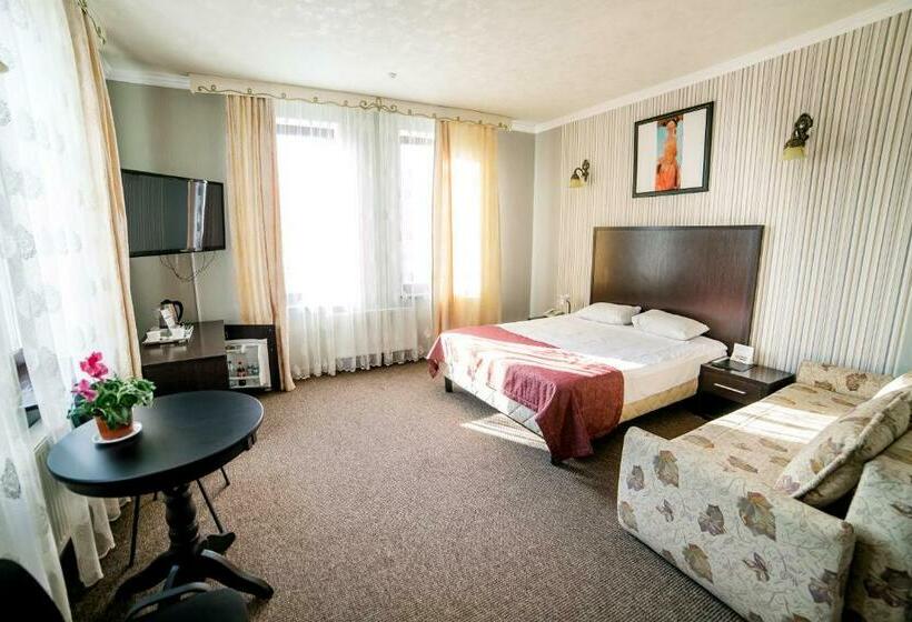 סוויטת ג'וניור, Solomiya