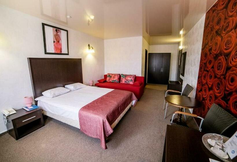 סוויטת ג'וניור, Solomiya