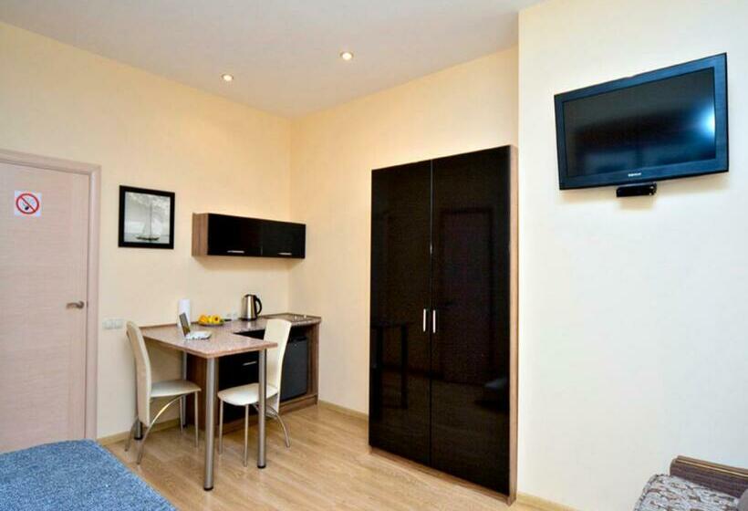 استودیوی استاندارد, Sunday Apart
