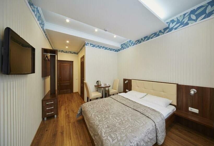 标准间, Three Crowns