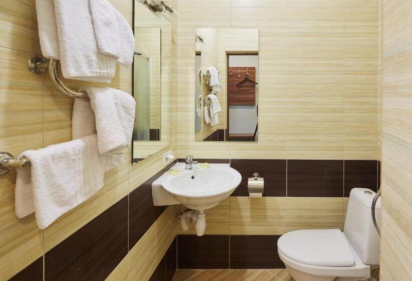 标准间, Three Crowns