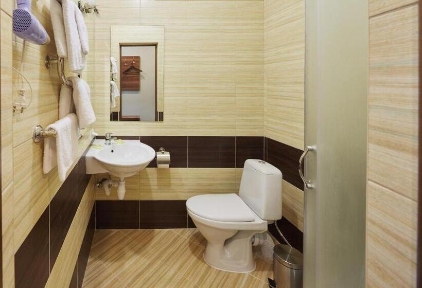 标准间, Three Crowns