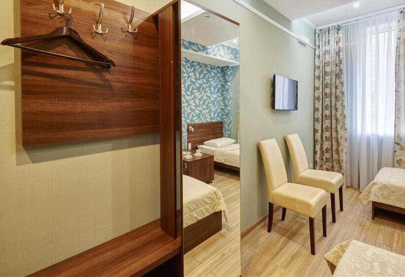 标准间, Three Crowns