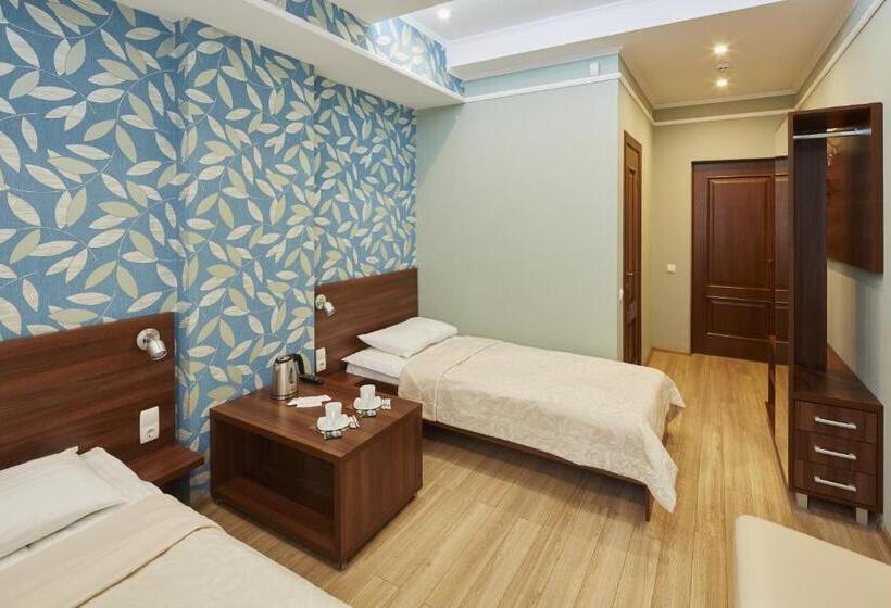 标准间, Three Crowns