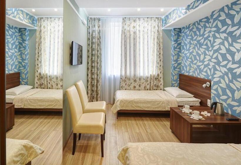 标准间, Three Crowns