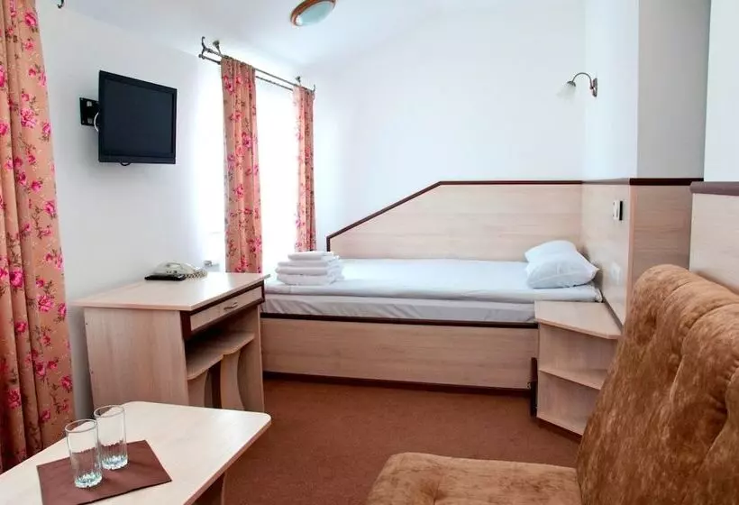 Juniorsvit, Versal Hotel Complex