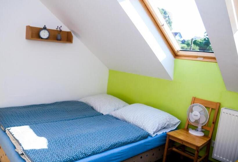 חדר סטנדרטי לארבעה עם חדר אמבטיה משותף, Turisticka Ubytovna Cakle