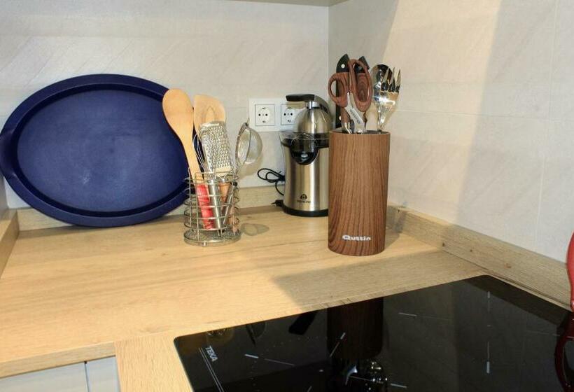 استودیوی استاندارد با چشمانداز دریا, Gazteategi