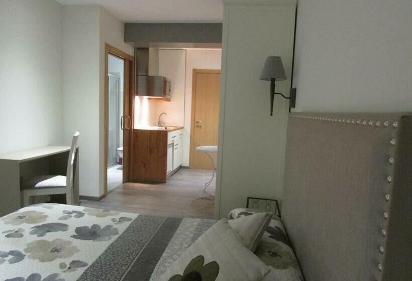 استودیوی استاندارد با چشمانداز دریا, Gazteategi