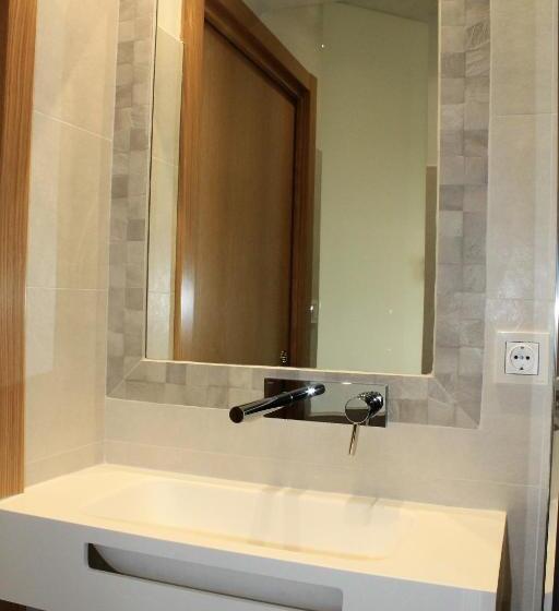 استودیوی استاندارد با چشمانداز دریا, Gazteategi