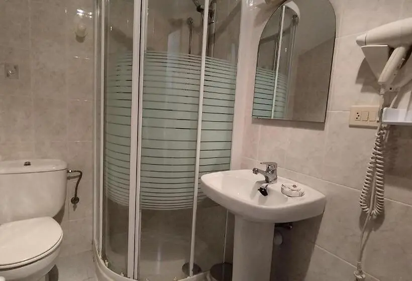 Standard Yhden Hengen Huone, Gazteategi