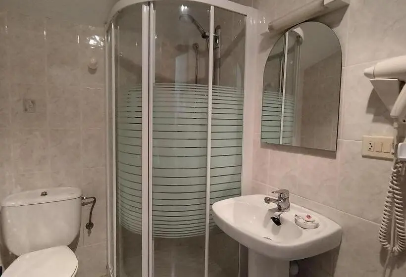 Standard Yhden Hengen Huone, Gazteategi
