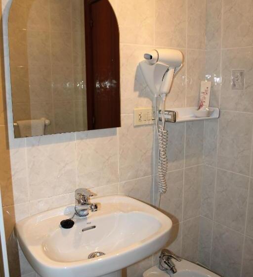 اتاق استاندارد یک نفره, Gazteategi