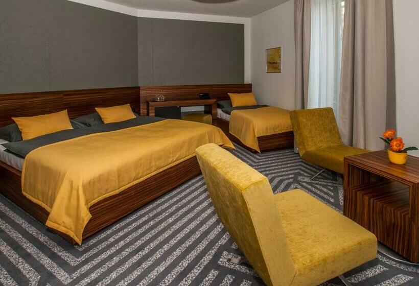 デラックスルーム, 99