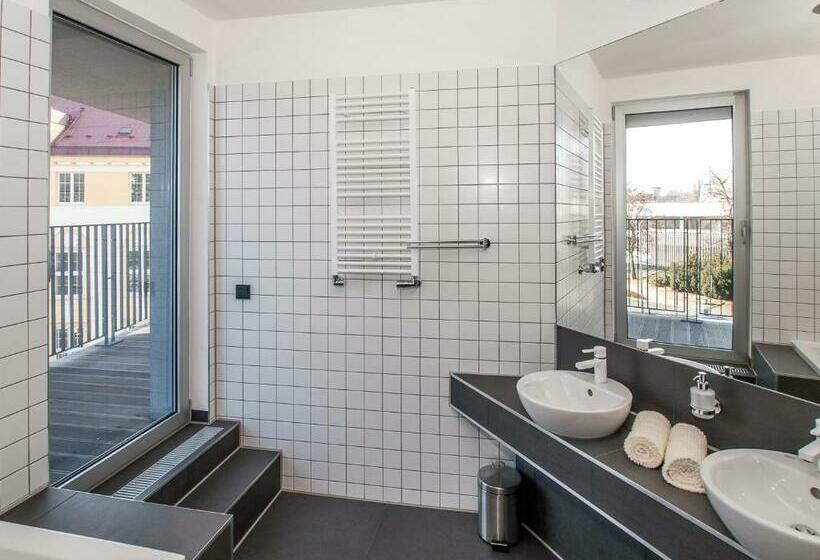 デラックスルーム, 99