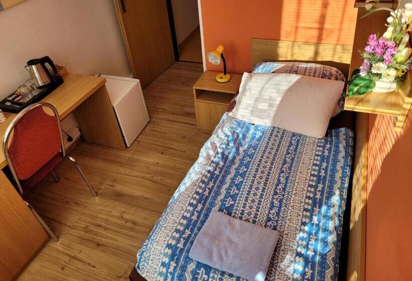 חדר סטנדרט יחיד, Gól Prostějov