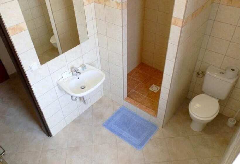 חדר סטנדרט לשלושה, Gól Prostějov