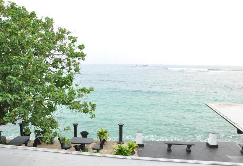 اتاق لوکس, Goviyapana Beach