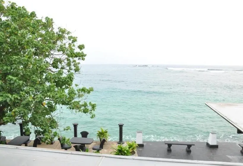 デラックスルーム, Goviyapana Beach