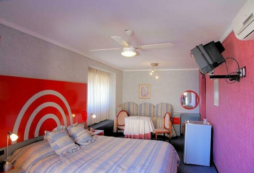 اتاق استاندارد سه نفره, Gran International