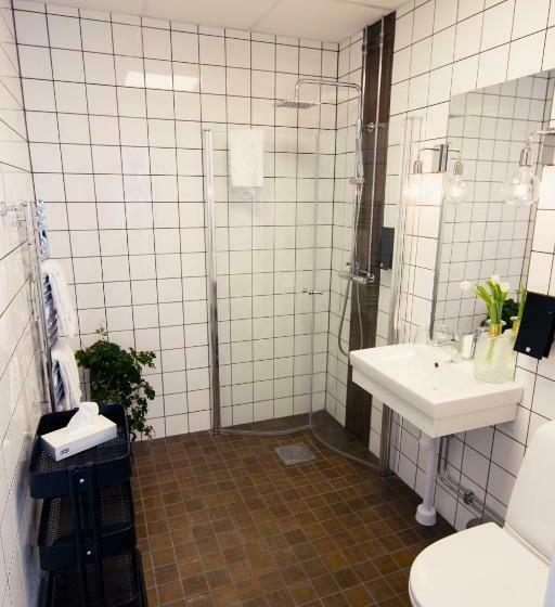 스탠다드 싱글 룸, Livin Station