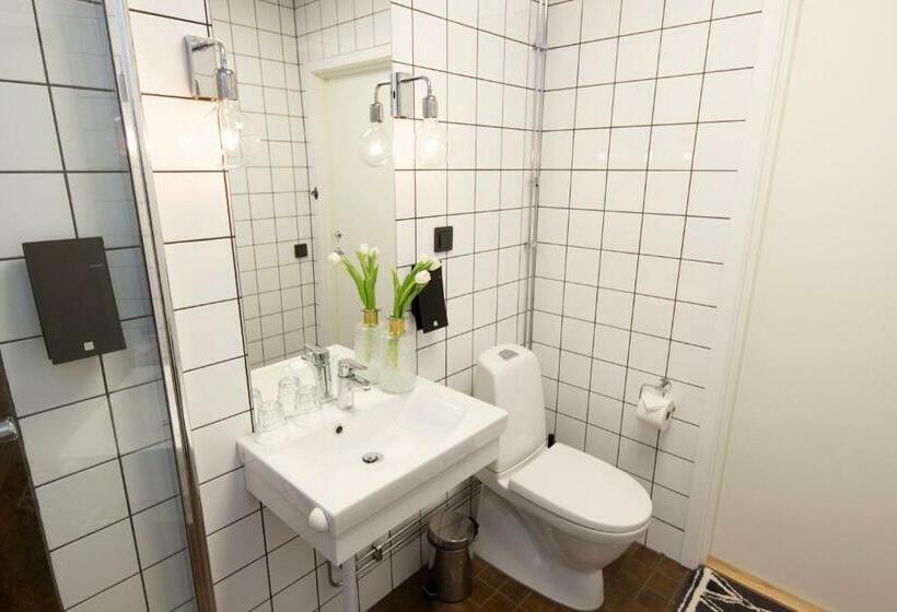 스탠다드 싱글 룸, Livin Station