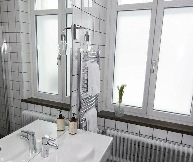 스탠다드 룸, Livin Station