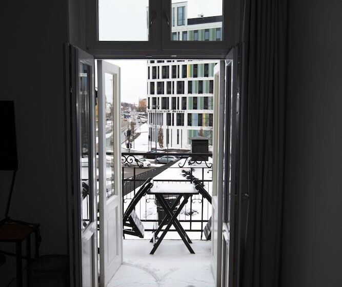 스탠다드 룸, Livin Station