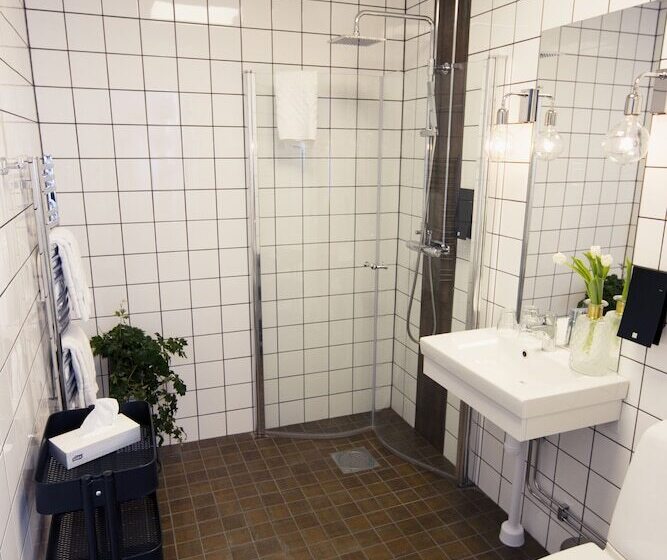 스탠다드 싱글 룸, Livin Station