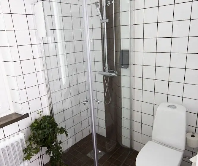 Standard Yhden Hengen Huone, Livin Station