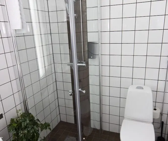 Standard Yhden Hengen Huone, Livin Station