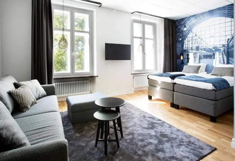 Standard Neljän Hengen Huone, Livin Station