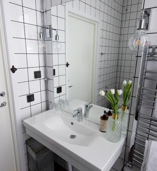 4인용 스탠다드 룸, Livin Station