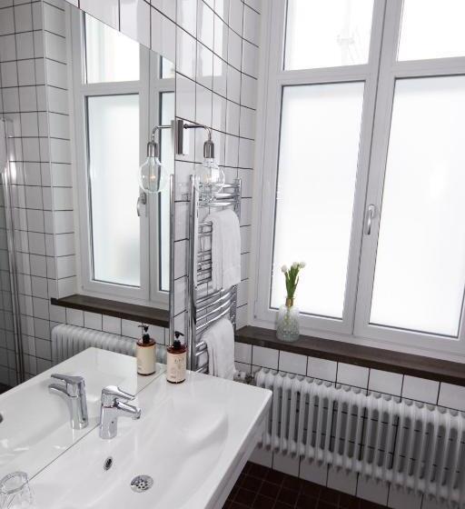 4인용 스탠다드 룸, Livin Station