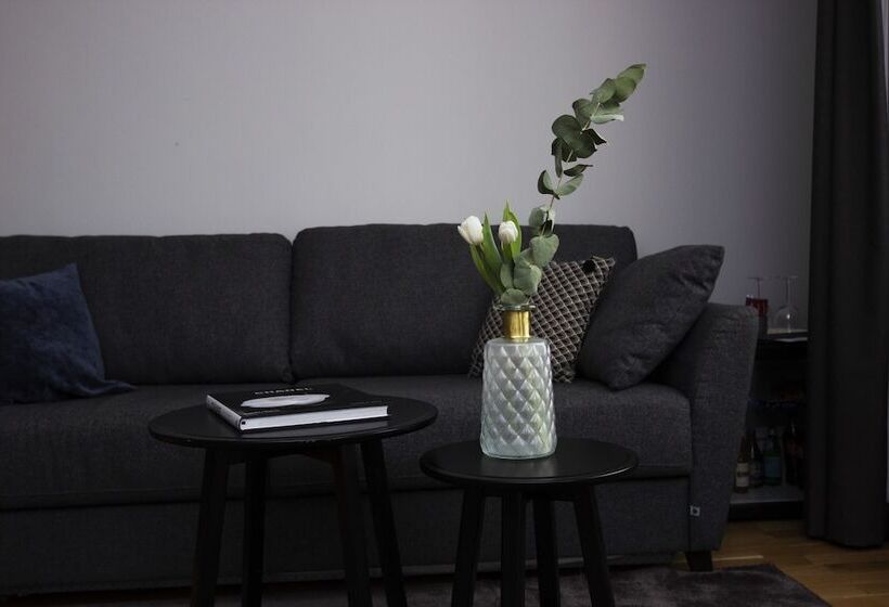 4인용 스탠다드 룸, Livin Station