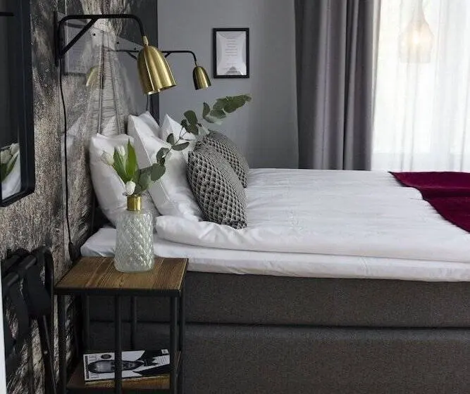 Standard Neljän Hengen Huone, Livin Station
